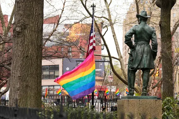 Pride Flag Returns to Stonewall Monument — US