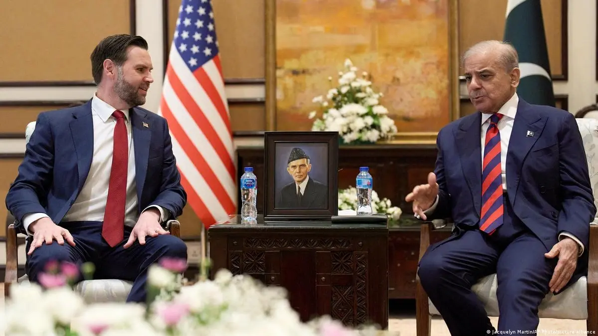 US-Iran Tensions Rise Amid Strait Crisis — Politics